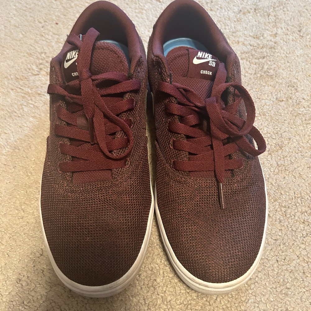 Nike SB Check maroon Sneakers